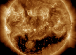 Tempeste solari in arrivo: gigantesca apertura sul Sole minaccia la Terra