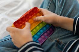 Pop-it, fidget spinners, e molto altro: ma cosa sono i fidget toys?