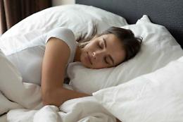 Dormire meno (o di più) non è un problema: dipende tutto da dove vivi