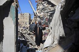 Raid israeliano su una scuola a Gaza: almeno 25 morti
