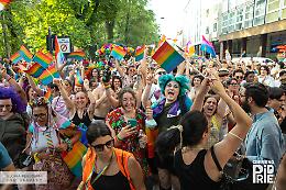 Omofobia a Crema, affissi manifesti contro il Pride: la risposta civile e politica