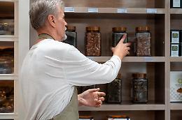 Con i primi caldi tornano le farfalline in dispensa: come liberarsene naturalmente e senza sprechi
