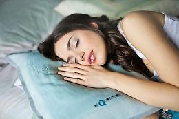 Il cuscino boomerang: il compagno perfetto per chi ama dormire sul fianco