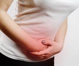 Pancia gonfia: ecco le cause più comuni e come liberarsene secondo gli esperti