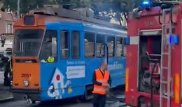 Il tram prende fuoco, paura in piazza - IL VIDEO