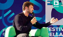 "Da Affari tuoi a Sanremo?": arriva la risposta di Stefano De Martino. E su Antonio Conte...