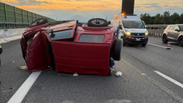 Scontro e ribaltamento in tangenziale a Debouchè: quattro feriti, uno grave