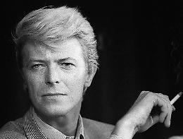 La canzone migliore degli anni '70: la rivoluzione sonora di David Bowie che ha superato i giganti del rock
