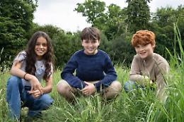 Il nuovo trio di Hogwarts è qui. Ma il web reagisce con rabbia: “Hermione non può essere latina”