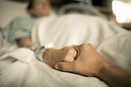 Fine vita, il silenzio del Parlamento: così la Corte Costituzionale scrive la legge sul suicidio assistito
