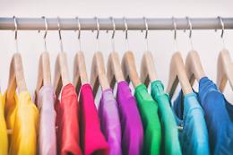 Estate 2025: ecco quali sono i 5 colori must-have che trasformeranno il tuo guardaroba