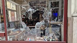 Spaccata al ristorante "Dume" in Galleria Umberto I: è la seconda in 15 giorni