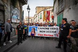 Afragola in lutto per Martina: oggi i funerali della 14enne uccisa
