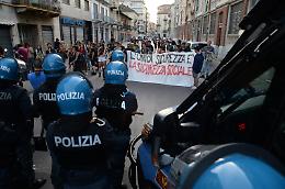 Barriera, tensione alla manifestazione in piazza Foroni