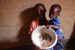 Emergenza alimentare globale: fame come arma di guerra e tagli ai fondi per lo sviluppo