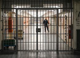 Protesta al carcere di Ivrea: cinque detenuti salgono sul tetto