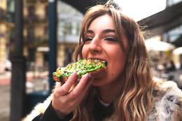 Abbassare il cortisolo con il cibo è possibile, questi 10 alimenti lo dimostrano