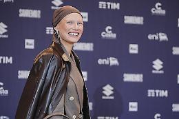 Bianca Balti denuncia la crisi dei farmaci salvavita: l'appello disperato contro i ritardi nella terapia del tumore ovarico
