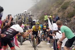 Tutti pazzi per il Giro d'Italia tra Frecce Tricolori e la tappa del Colle delle Finestre: ecco come è andata a finire...