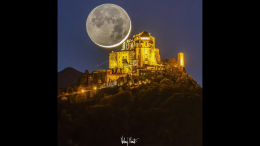La luna sopra la Sacra: lo scatto mozzafiato di Valerio Minato incanta Torino