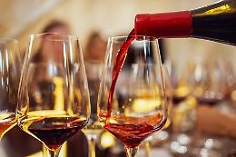PFAS nel vino: fino a 100 volte oltre i limiti dell’acqua potabile