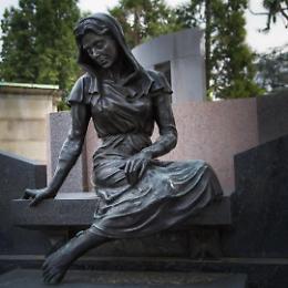 Eterne memorie: l'arte cimiteriale in mostra a Cherasco