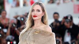 Angelina Jolie compie 50 anni: 50 motivi per odiare il compleanno (e uno per la fuga)