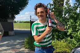 Harry Styles è (quasi) italiano: tra passeggiate alla romana e pizze in Puglia