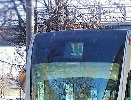 Torino, brusca frenata del bus per evitare un pedone: sei passeggeri finiscono in ospedale