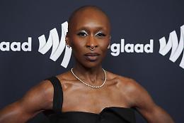 Il nuovo teatro, che fonde attori veri con video pre-registrati: è il turno di Cynthia Erivo con Dracula e la nuova produzione