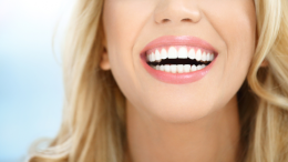 Giappone sperimenta un farmaco che rigenera i denti: addio agli impianti entro il 2030?