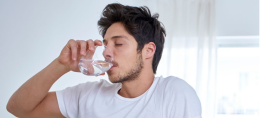Quanto bere? La formula matematica per restare idratati (e in salute) d’estate