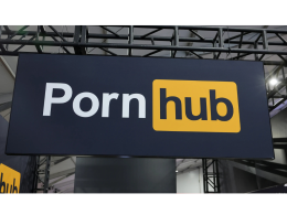 Pornhub chiude in Francia: scontro tra libertà digitale e controllo statale