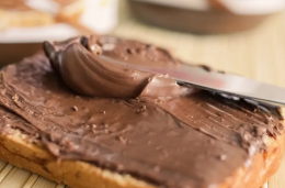 Creme spalmabili sotto la lente: Nutella è la più zuccherata, vince una vegana