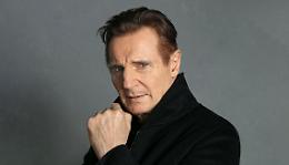 Liam Neeson compie 73 anni: la carriera di un’icona del cinema mondiale