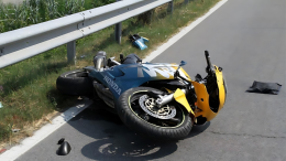 Motociclista muore sul colpo dopo l'incidente stradale sulla bretella