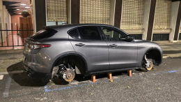 Lascia l'auto parcheggiata alla Crocetta e la ritrova sui mattoni
