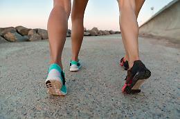 "Camminata giapponese": il trend che combina alta e bassa intensità per migliorare la salute