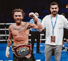 Francesco Grandelli conquista il titolo Wbo Intercontinental dei piuma: «Sono felice e ora ... mi sposo con Jasmine»