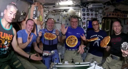 Dal tubetto alla lasagna: l'incredibile evoluzione del cibo nello spazio