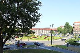 Piazza Rivoli, completati i lavori per la regolamentazione della sosta e la protezione delle aree verdi
