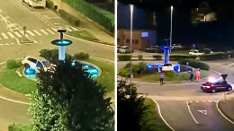 Incidente nella notte: va dritta alla rotonda e finisce dentro la fontana