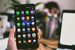 Dal 1° luglio cambia tutto: nuova app obbligatoria per usare social e YouTube in Europa