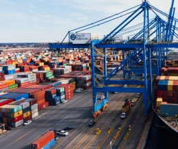 Crolla l’export cinese: l’effetto dazi affossa Pechino, trattative in stallo