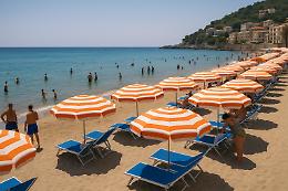 Estate 2025, aumentano i costi per spiagge e case vacanze: le località più care e quelle più accessibili