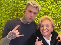 Fedez piange la sua fan numero uno: ciao Nonna Luciana