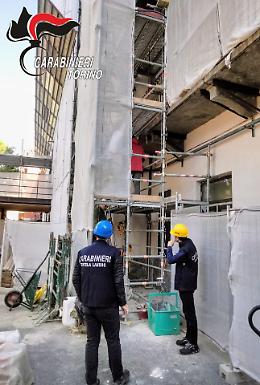 Torino, lavoro nero e zero sicurezza: sospese cinque attività, sanzioni per 69mila euro
