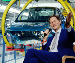 La (quasi) "svolta" di John Elkann: "Auto troppo care"