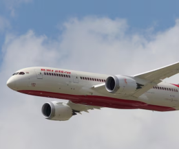 Inchiesta sull'incidente aereo in India: il Boeing 787 Dreamliner e i pezzi "scadenti" sotto accusa