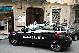 Ingoiano la droga, attaccano i carabinieri e finiscono in manette